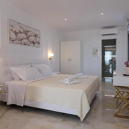 Dionisos Appartement *